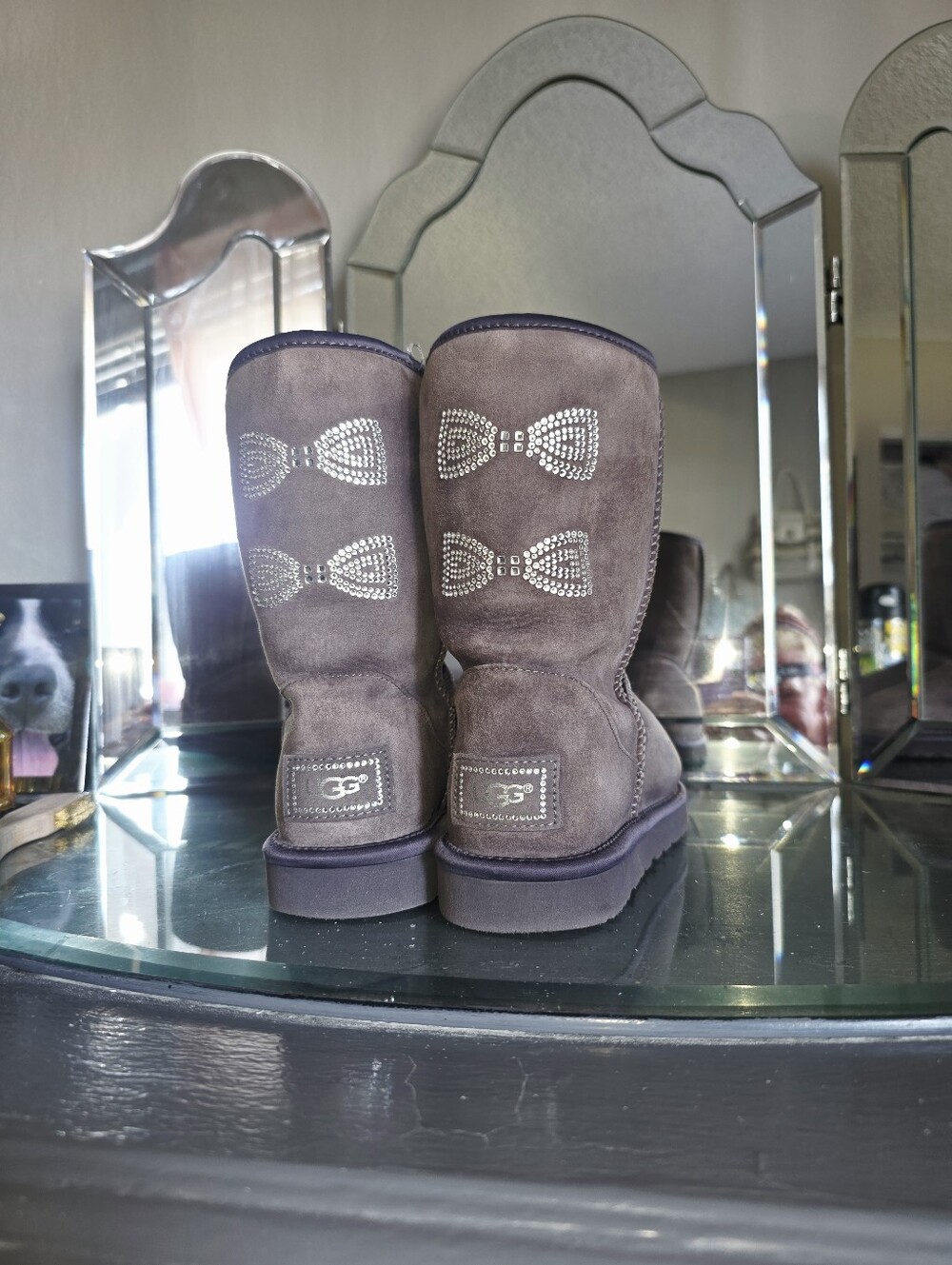 UGG CLASSIC MINI CRYSTAL BOW SZ 9